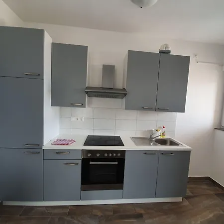 Ljubic Apartman Pag Town