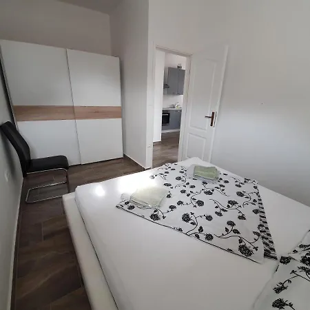 Ljubic Apartment Pag Town